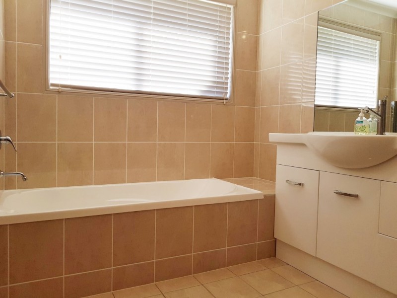 18 Niclintel Place, Oakhurst QLD 4650