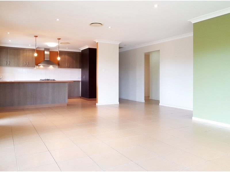 49 Alexander Drive, Oakhurst QLD 4650