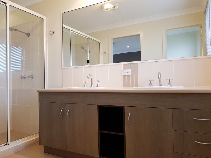 49 Alexander Drive, Oakhurst QLD 4650