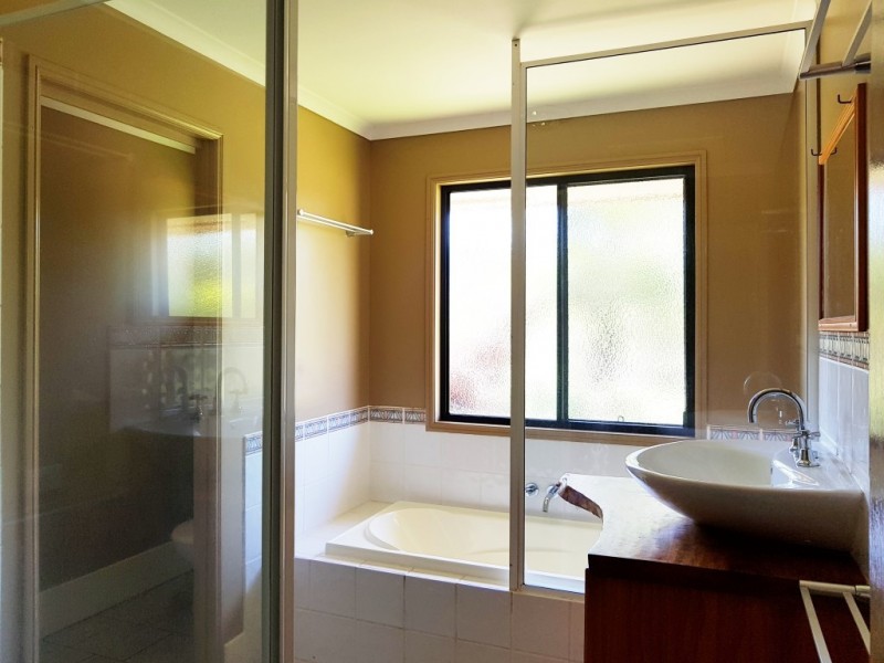 73 Barlow Street, Oakhurst QLD 4650