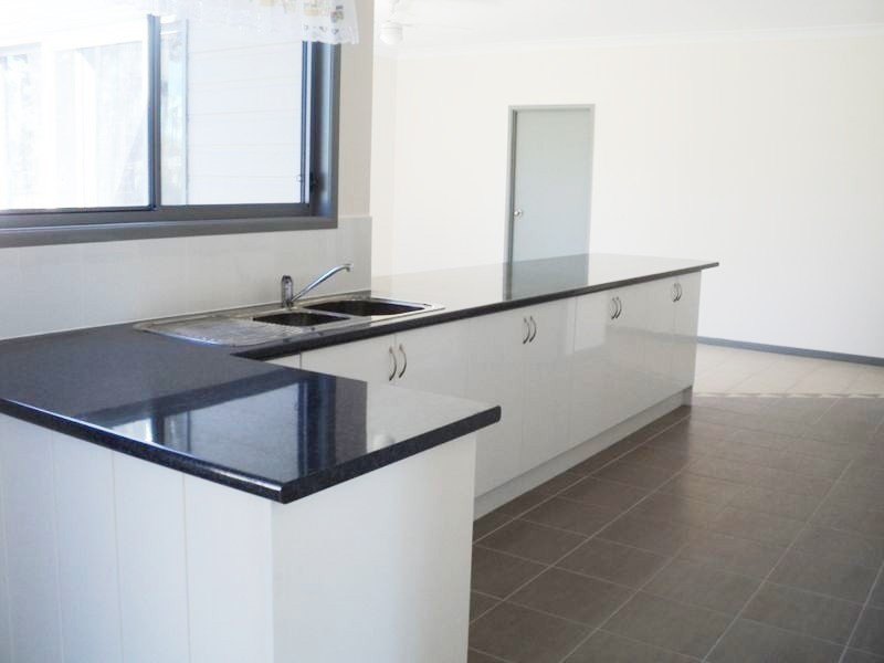 136 Woocoo Drive, Oakhurst QLD 4650