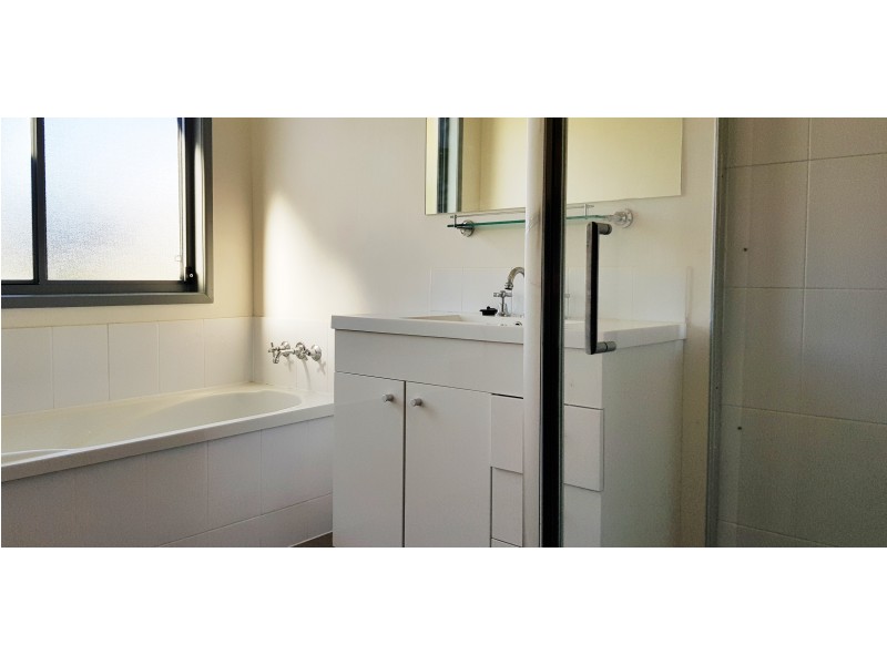 136 Woocoo Drive, Oakhurst QLD 4650