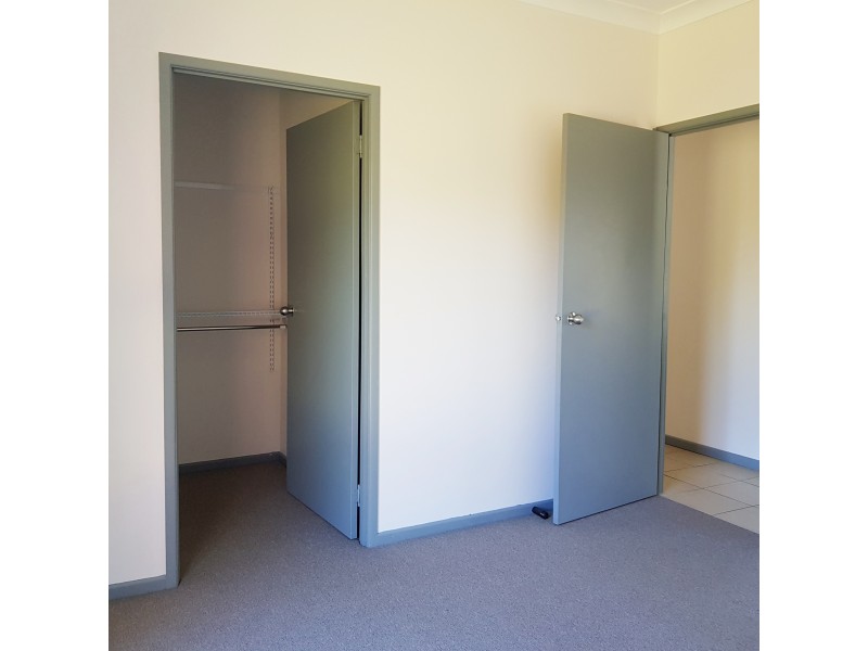 136 Woocoo Drive, Oakhurst QLD 4650