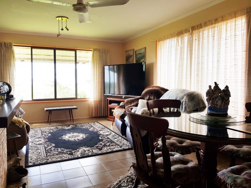 40 Esplanade, Maaroom QLD 4650