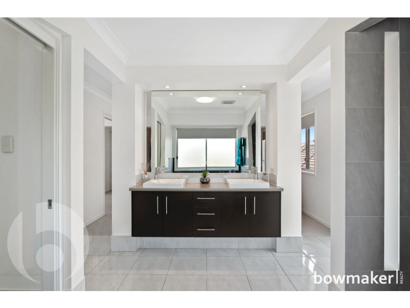 8 Montgomerie Parade, North Lakes QLD 4509