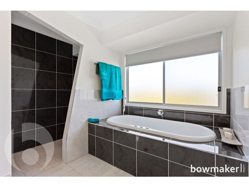 8 Montgomerie Parade, North Lakes QLD 4509