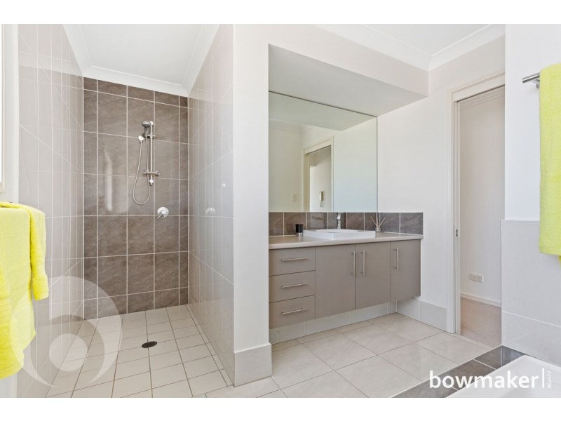 8 Montgomerie Parade, North Lakes QLD 4509