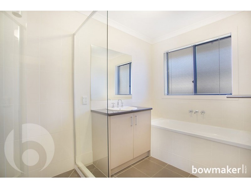 60 Mackintosh Drive, North Lakes QLD 4509