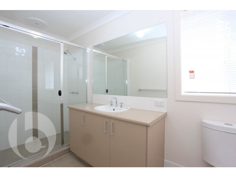 60 Mackintosh Drive, North Lakes QLD 4509