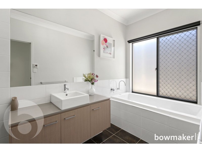 12 Eaton Close, North Lakes QLD 4509