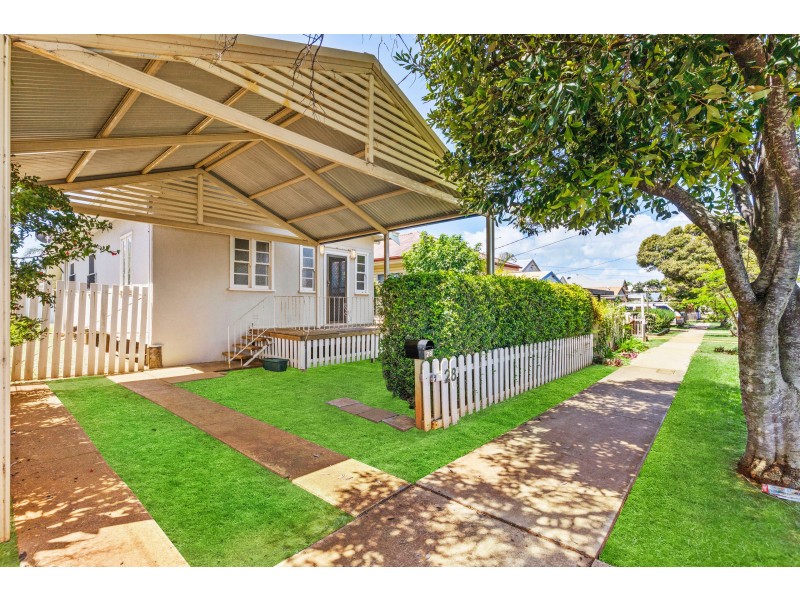 28 Queen Street, Scarborough QLD 4020