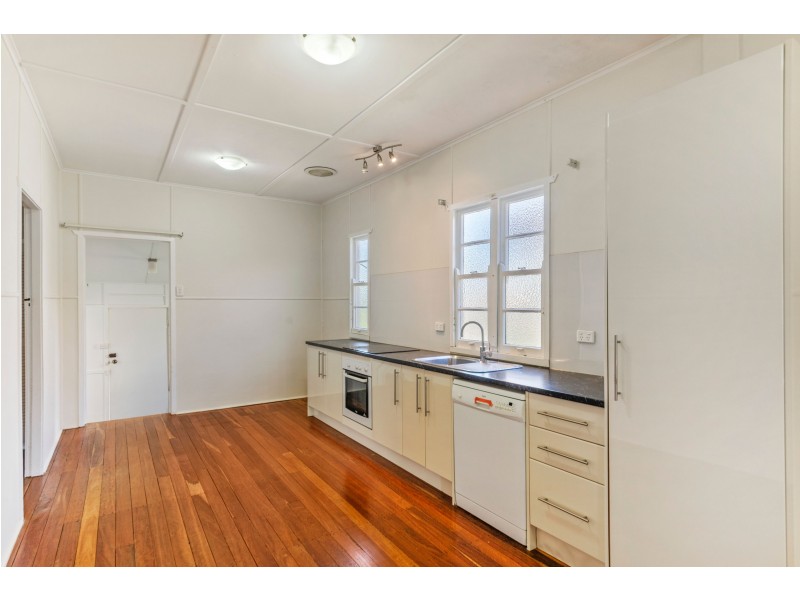28 Queen Street, Scarborough QLD 4020