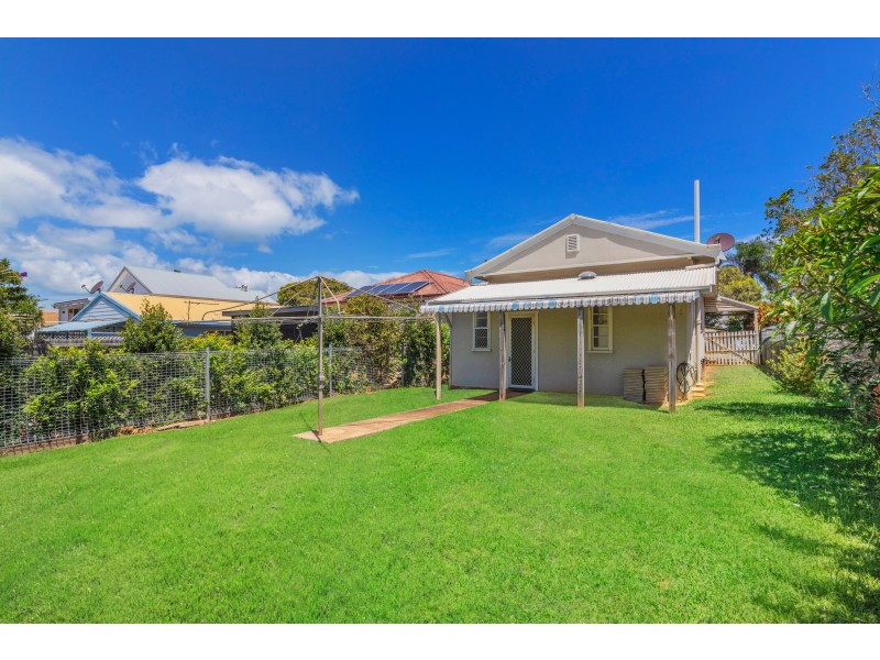 28 Queen Street, Scarborough QLD 4020