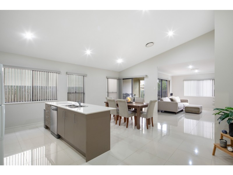 70 Daintree Circuit, North Lakes QLD 4509