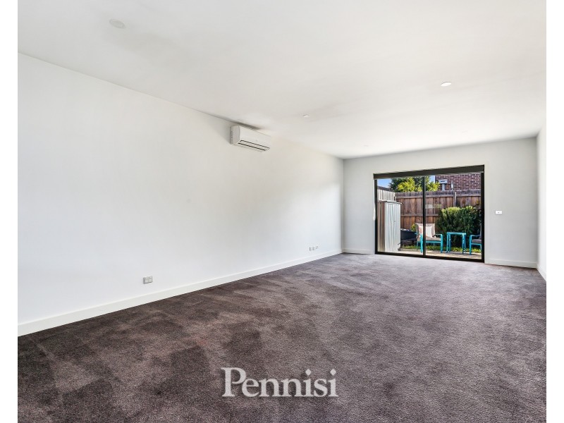 2A Loch Crescent, Strathmore VIC 3041