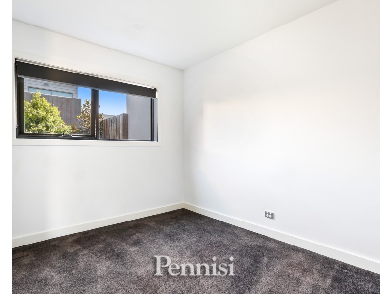 2A Loch Crescent, Strathmore VIC 3041