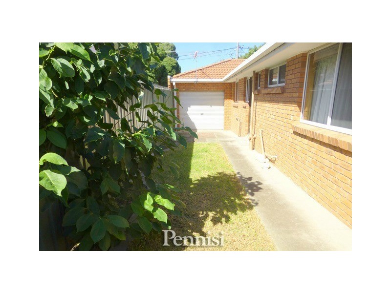 1/21 OShannassy Street, Essendon North VIC 3041