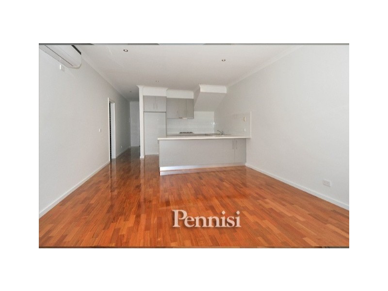 2/58 Snell Grove, Oak Park VIC 3046