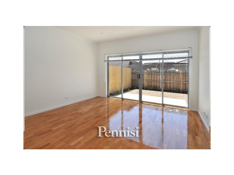 2/58 Snell Grove, Oak Park VIC 3046