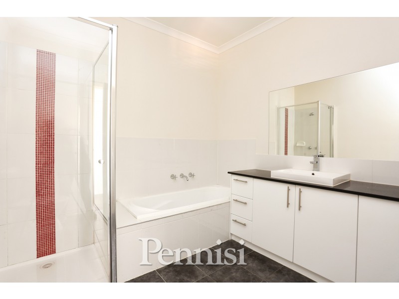 2/9 Kitchener Road, Pascoe Vale VIC 3044