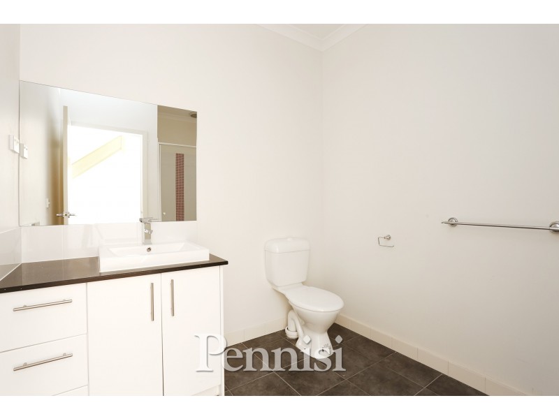 2/9 Kitchener Road, Pascoe Vale VIC 3044