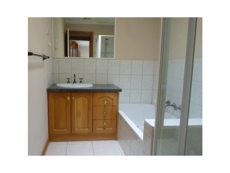 2/11 Jessie Street, Oak Park VIC 3046