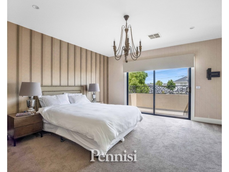 8 Balmoral Avenue, Strathmore VIC 3041