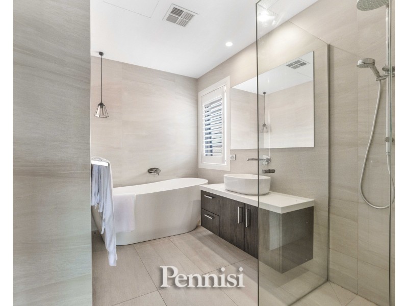 8 Balmoral Avenue, Strathmore VIC 3041