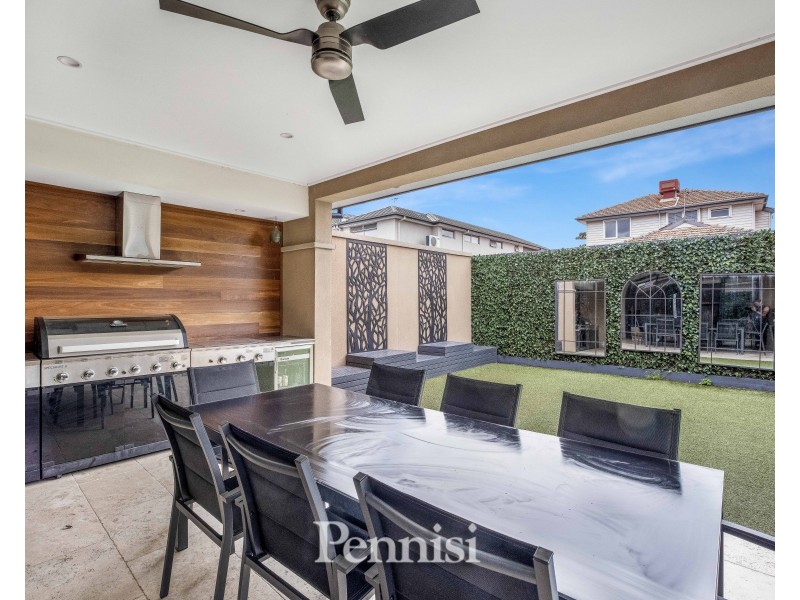 8 Balmoral Avenue, Strathmore VIC 3041