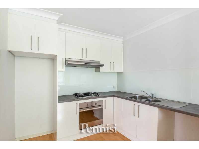 2/1 Sylvester Street, Oak Park VIC 3046