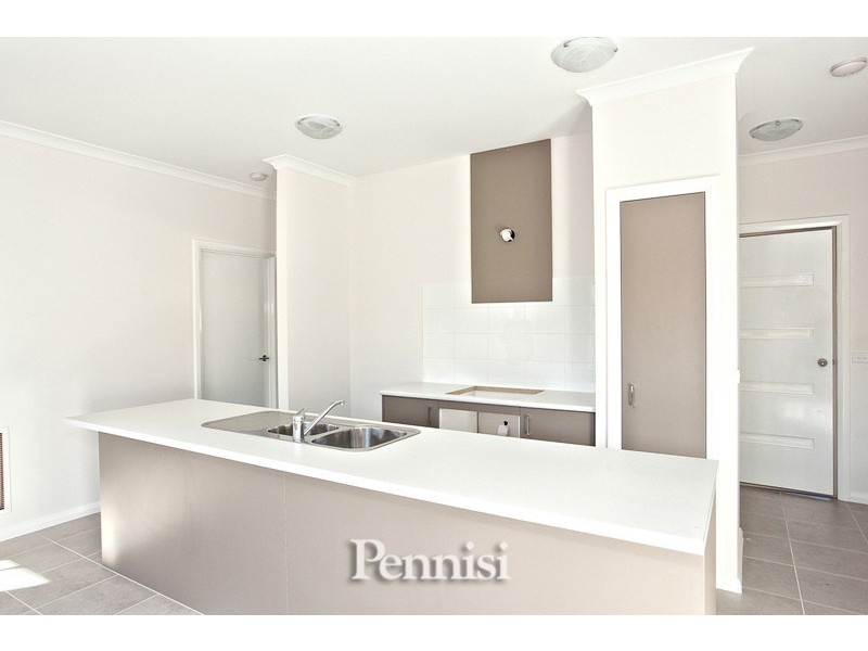 2/9 Anastasia Court, Hillside VIC 3037