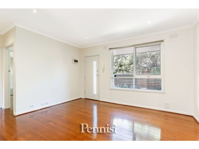2/8 Keam Street, Essendon VIC 3040