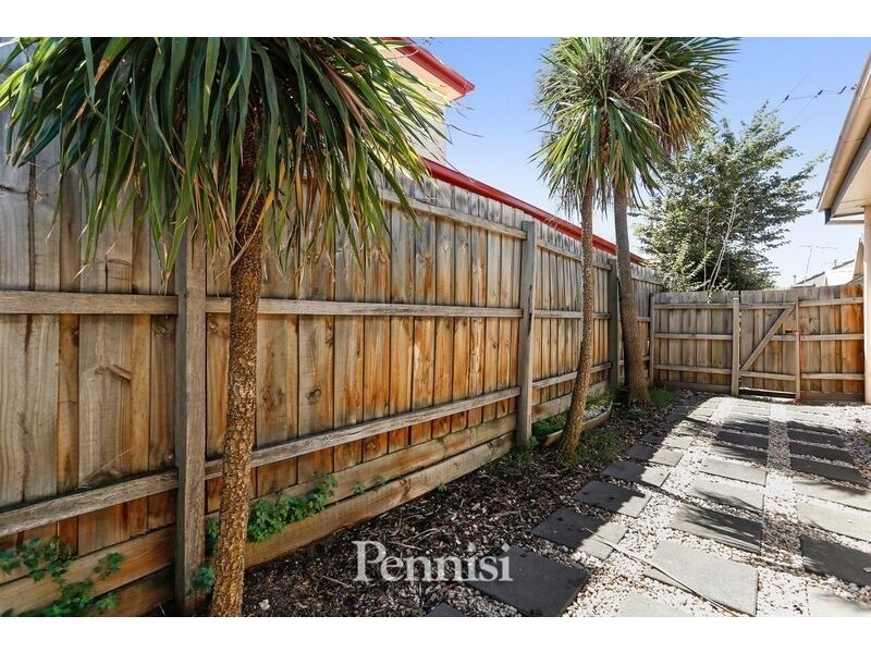 2/8 Keam Street, Essendon VIC 3040