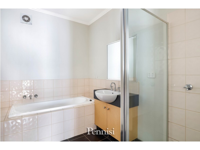 31/2 Newmarket Way, Flemington VIC 3031