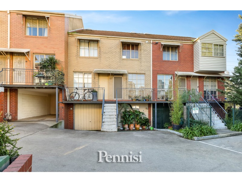13/2 Ballarat Road, Footscray VIC 3011
