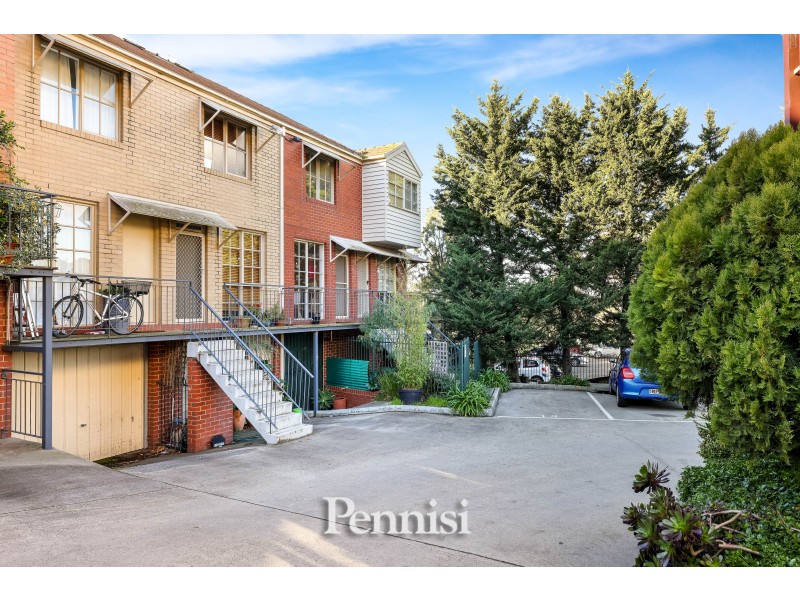 13/2 Ballarat Road, Footscray VIC 3011