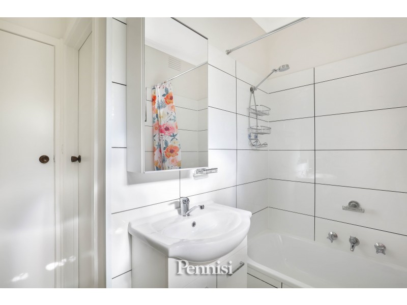 2/77 Rose Street, Brunswick VIC 3056