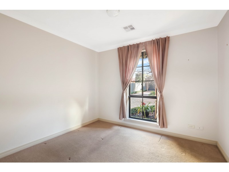 1/61 Deakin Street, Essendon VIC 3040