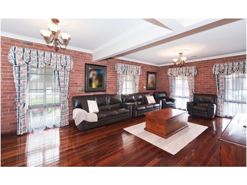 10 Rudstone Bend, Greenvale VIC 3059