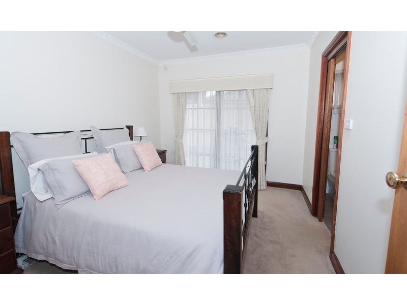 10 Rudstone Bend, Greenvale VIC 3059