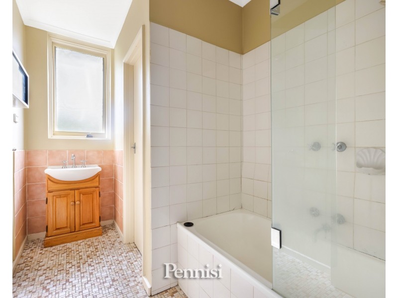 4/10 Tweedside Street, Essendon VIC 3040