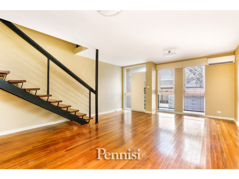 2/10 Tweedside Street, Essendon VIC 3040