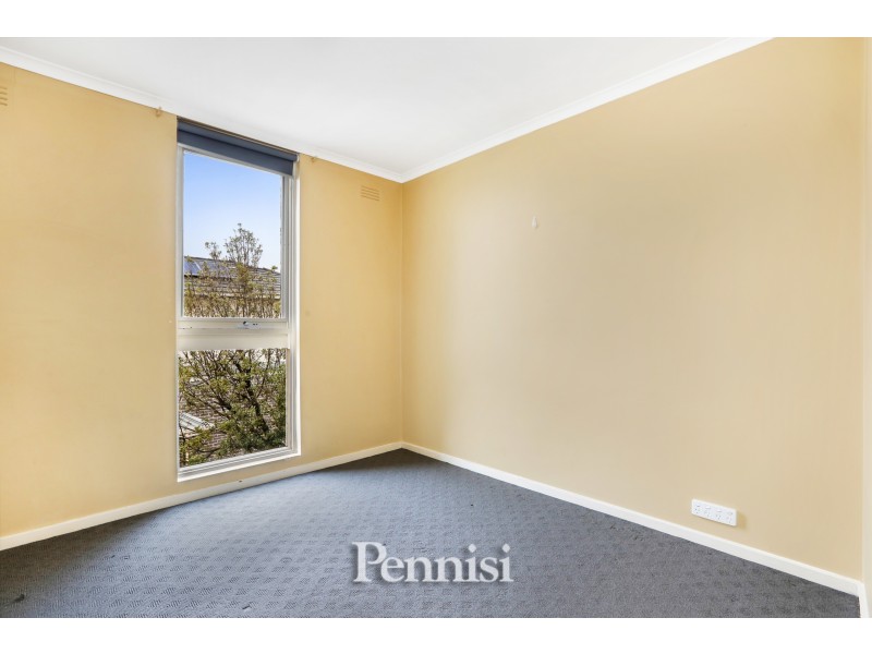 2/10 Tweedside Street, Essendon VIC 3040