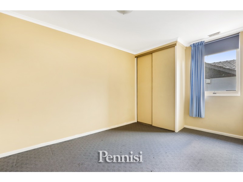 2/10 Tweedside Street, Essendon VIC 3040