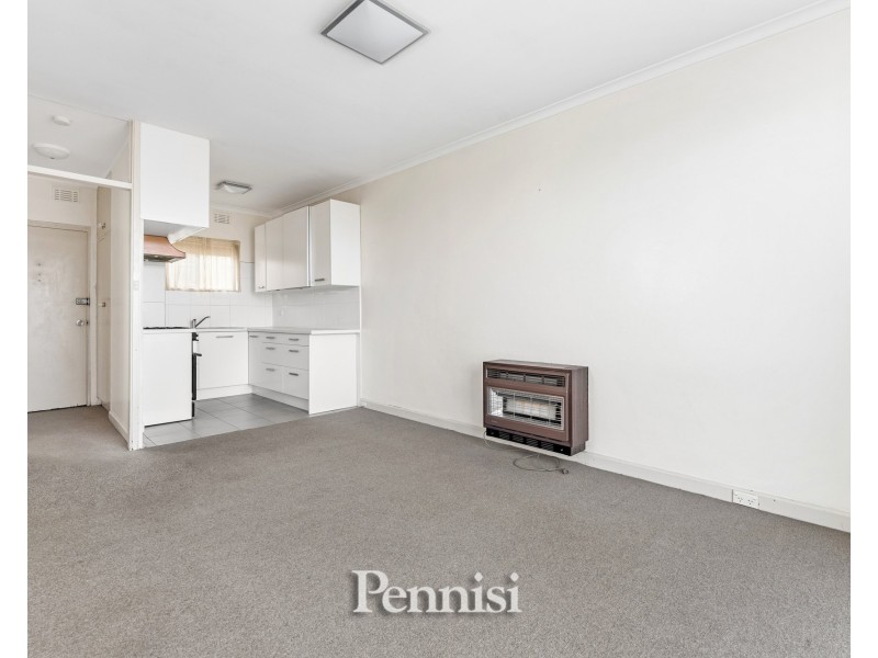 10/2 St Kinnord Street, Essendon VIC 3040