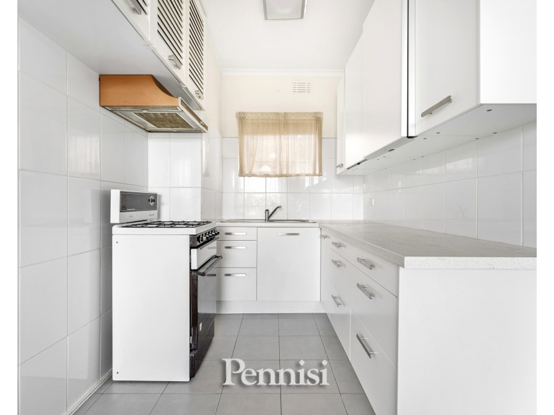 10/2 St Kinnord Street, Essendon VIC 3040