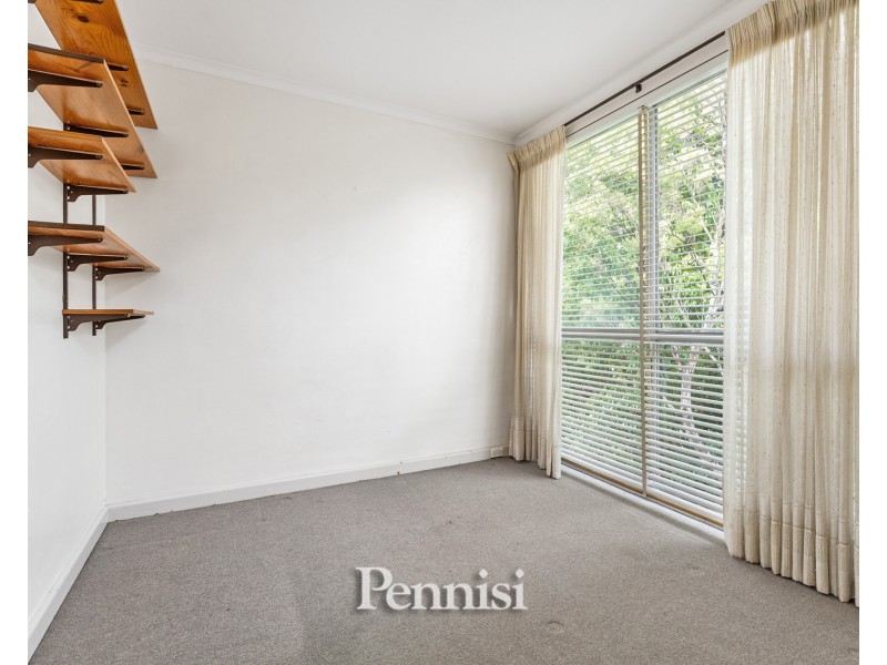 10/2 St Kinnord Street, Essendon VIC 3040