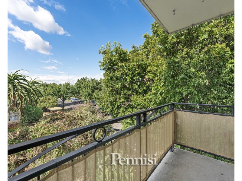 10/2 St Kinnord Street, Essendon VIC 3040