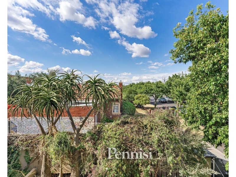 10/2 St Kinnord Street, Essendon VIC 3040