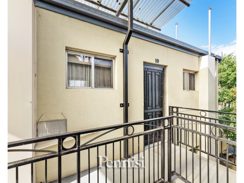 10/2 St Kinnord Street, Essendon VIC 3040